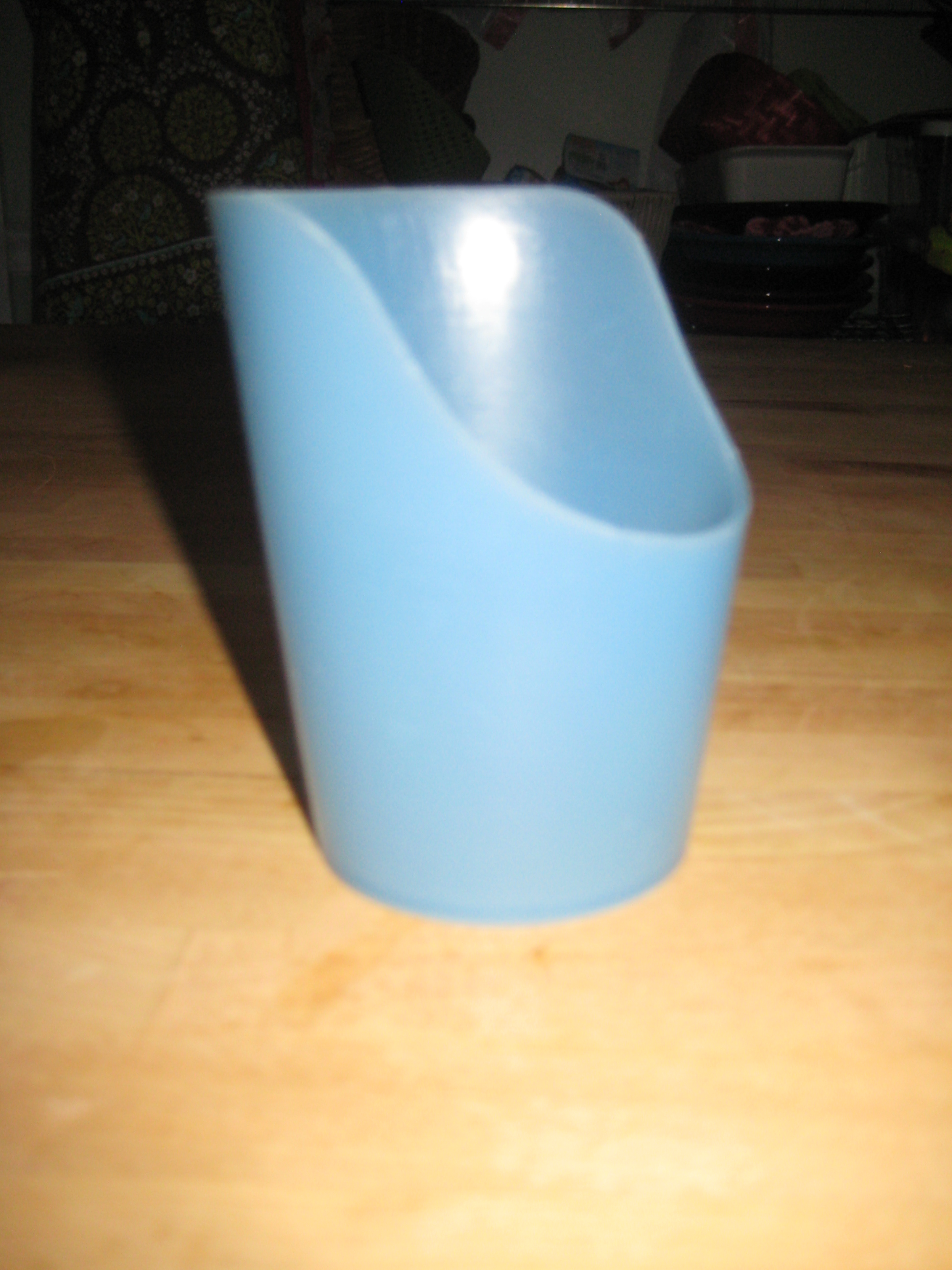 Flexi-cut drinking cup